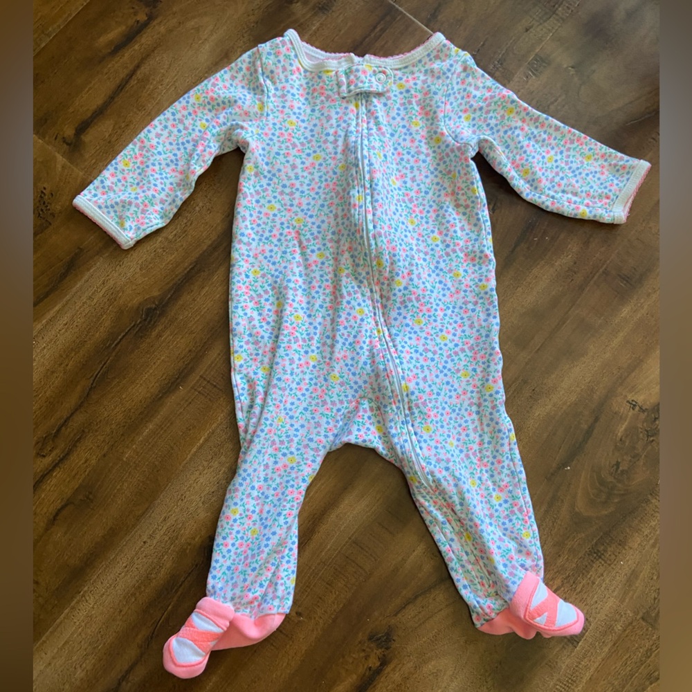 Bundle Of Baby Girl Footie Pajamas 9M - Picture 6 of 6